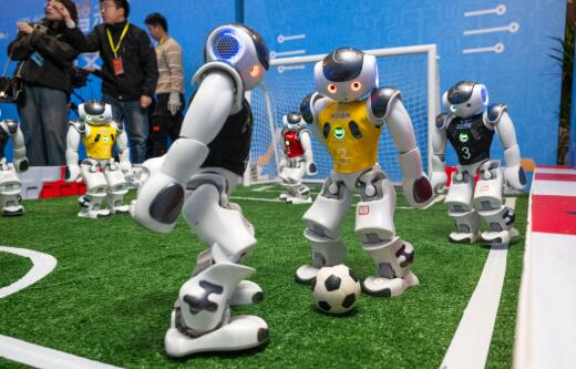 人形机器人“春节档”吸睛 技术进化折射产业新机