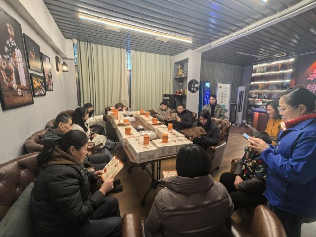 湖北黄梅：迎新春 保经营