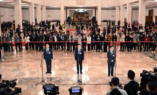 携手逐梦 勇毅前行——全国政协十四届四次会议首场“委员通道”扫描