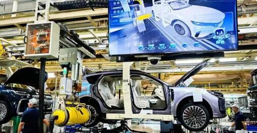 “低空”“智能”成两会车圈热词 汽车产业加速拥抱前沿技术