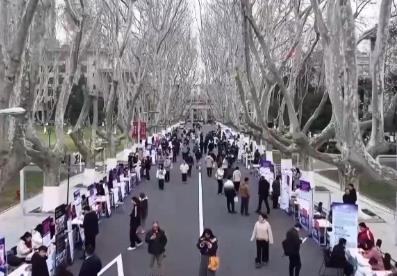 全国多地春招进高校 前沿科技领域人才受欢迎