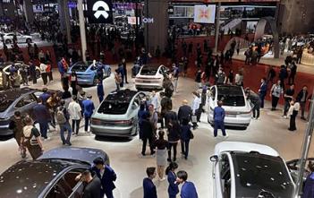 新势力车企盈利破局 多元布局AI业务谋增长