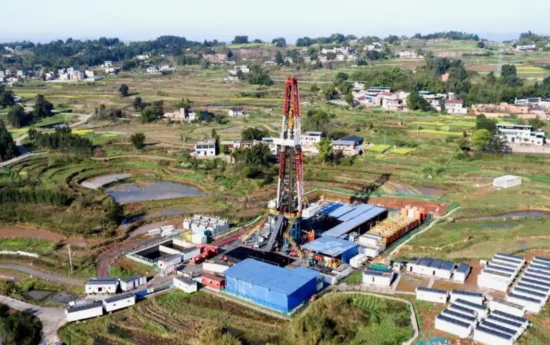 中国石油建成我国首口超长水平段深层页岩气水平井