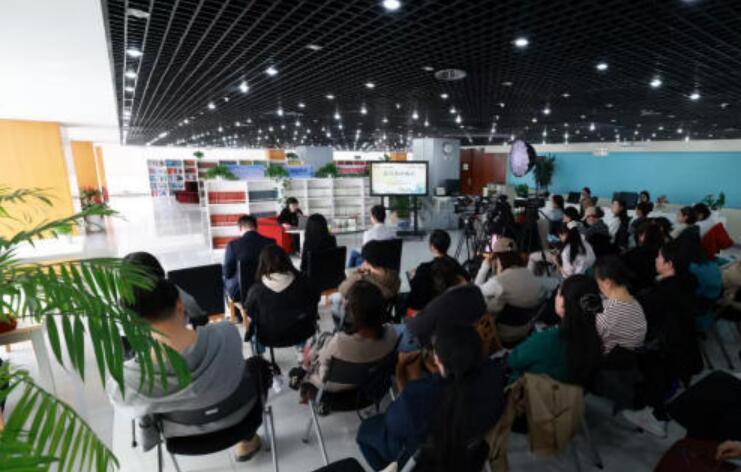 “名家谈阅读”系列讲座举办 乔叶分享“在经典中成长”