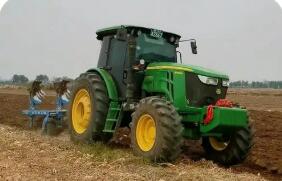 多种技术路线实现突破 国产大马力拖拉机频上新