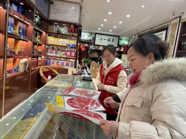 春风润“红”终端 策马鞭“立”新程