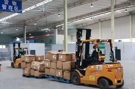 国内最大前置货站投用　河南“卖全球”按下快捷键