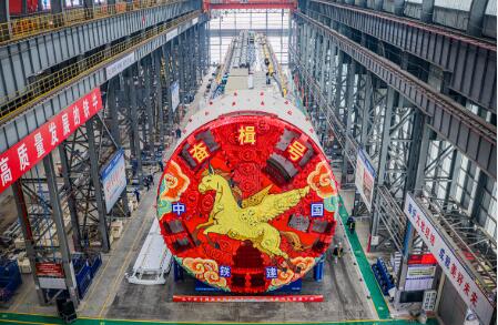 国产超大直径盾构机“奋楫号”顺利下线