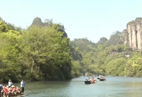 “赏花游”“采摘游”澎湃消费市场新活力 “非遗体验+传统民俗”活动点亮假期