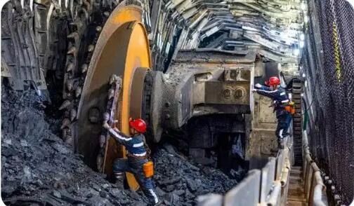 神东煤炭：煤海砺行万家暖 乌金载责启新程