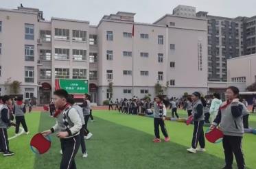如何让体育运动融入校内日常？这些学校让学生向“阳”成长
