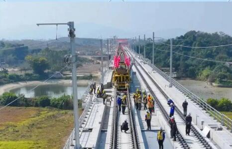 一季度全国铁路完成固定资产投资1379亿元 同比增长5.1%