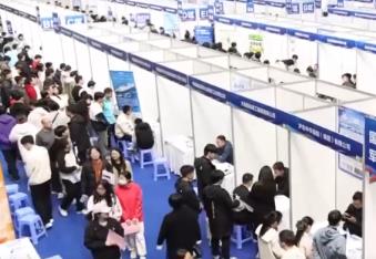 高校春招攻坚进行时 这些行业成为揽才“主引擎”