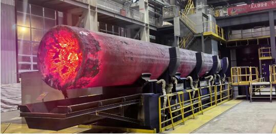 再创世界纪录！中国一重成功浇铸超大直径超长尺寸垂直铸坯