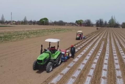 农业机械装上“北斗芯” 新质生产力赋能农业生产质效跃升