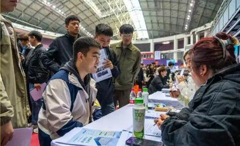 两部门开展专项行动推动高校毕业生与专精特新中小企业精准对接