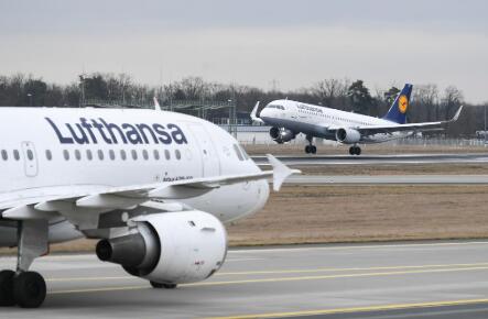 减航班、涨票价 全球多家航司进入“自保”模式