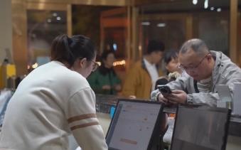 各地特色活动点燃“五一”假日出行热潮 旅游住宿市场行情火爆