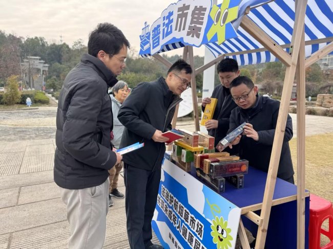 普法筑防线 法治护民生