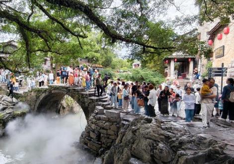 3.25亿人次出游 “五一”假期乐享文旅新风