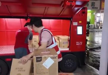 “日+夜”一体化智慧物流网络构建“加速跑” 多重保障助力“夜行侠”高效配送