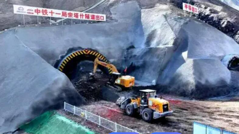 G217莎塔公路全线最长隧道顺利掘进