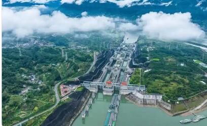 三峡枢纽新通道未来可通行万吨级大型船舶