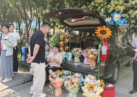 高考经济“全面开花”点燃消费热潮