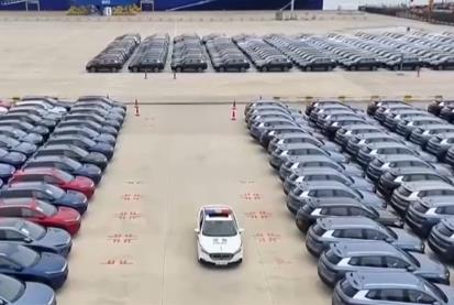 我国单船出口新能源汽车数量创新高 “新三样”正成为出口增长新动能