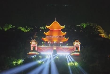 约“剧搭子”成为时髦“新”消费 光影技术迭代让更多观众走“近”舞台