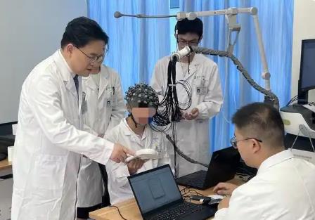 脑机接口：一条守护生命的漫长“赛道”