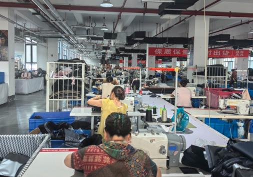 蓝山建成湖南皮具箱包出口核心基地：定制产能提质 海外订单快达