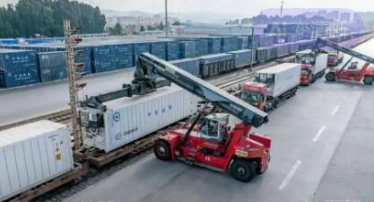 中老铁路跨境货物运输突破2000万吨