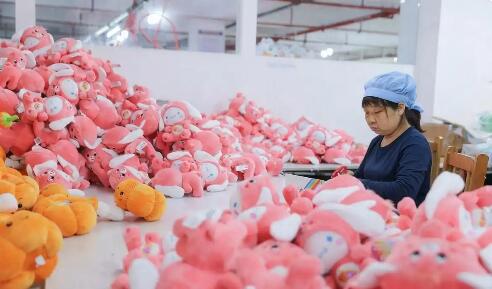 截至2025年底，陕西安康毛绒玩具产业产值突破百亿元