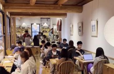 胡同游、体育、自然研学 暑期游“热”起来