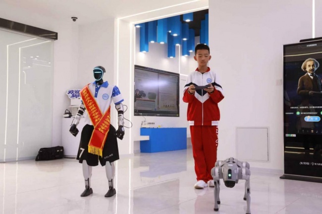以AI之光照亮教育未来—内蒙古师范大学附属云谷学校入选呼和浩特市“人工智能+教育”试点学校