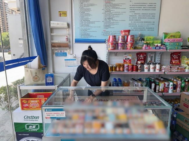 酷暑坚守不松懈 情系一线践初心