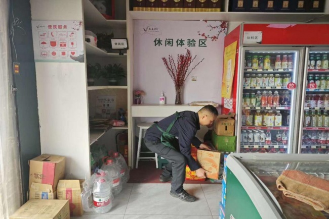 七月骄阳似火 服务清风徐来