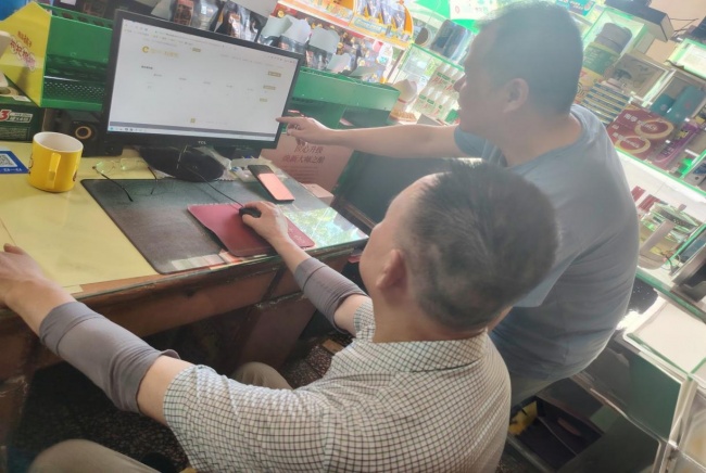 武汉黄陂：金叶微光暖终端 点滴服务护营商