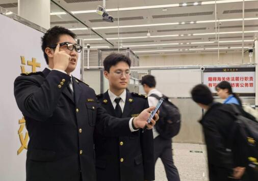 智能眼镜单兵系统为海关关员装上“火眼金睛”