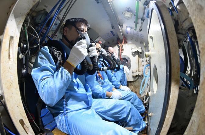 世界首次“三元混合气”盾构开舱换刀作业收官