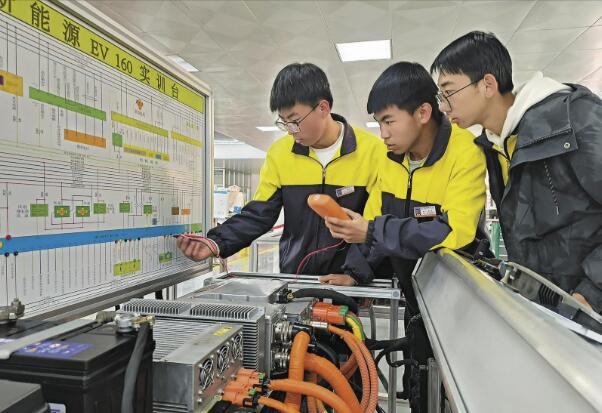 对接新兴产业赛道 职业教育迎“招生热”