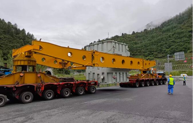 中国物流护送“大国重器”上高原