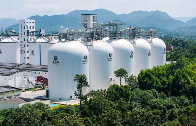 中储粮集团9000吨级粮食气膜仓正式装粮压仓