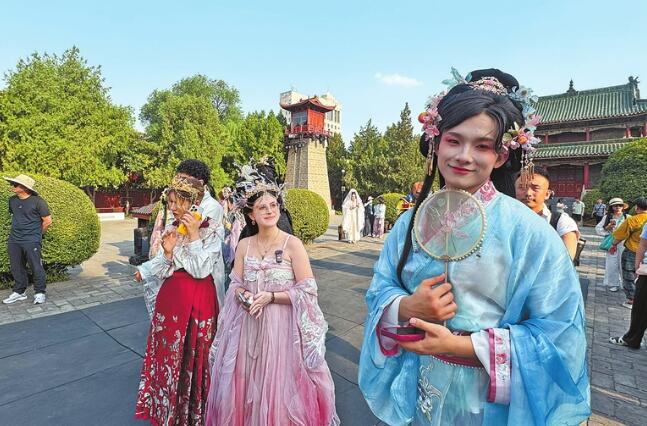 从China Travel到Chinamaxxing 外国游客为何爱上河南好物