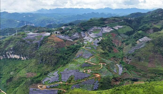 贵州山地“借光生金”： 从绿色能源矩阵到乡村微能源网