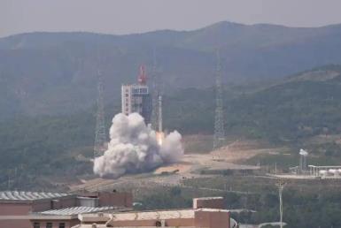 大中小学生参与完成的“八一04星”升空