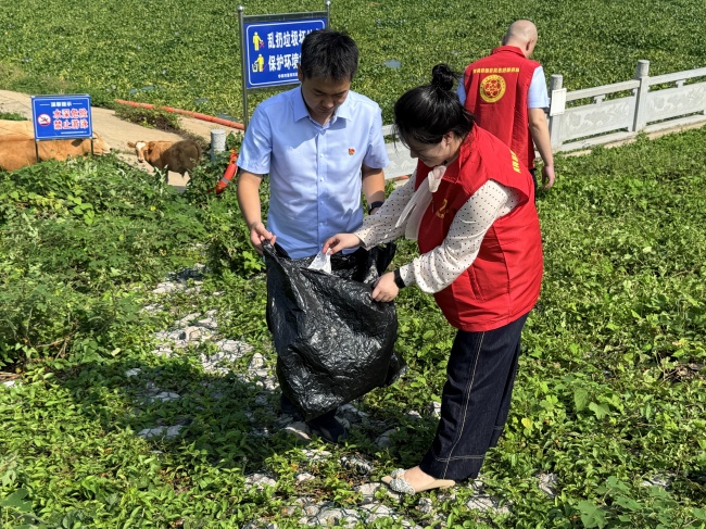 黄梅烟草：守护碧水岸线 践行志愿担当