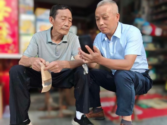走访听民意 服务暖终端