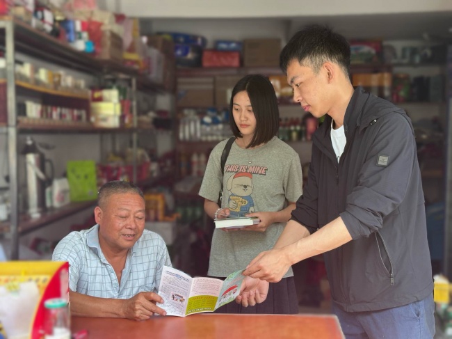 普法送到柜台边 规范经营入人心